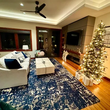 Ski In/Out - Zalanta - Great Location- 2 Hot Tubs - Heated Pool